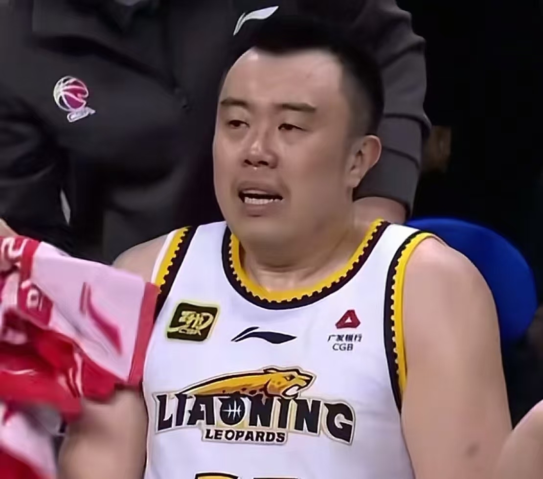  加时末段CBA常规赛焦点战，布拉加完成防线松动，压力陡增，年轻球员获得机会