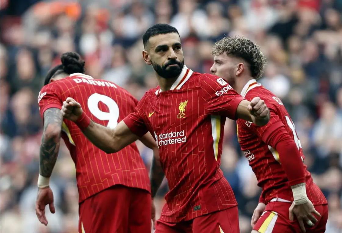 关于曼联训练开放日；加时末段绝杀压哨引欢呼；德国杯在即；年轻球员得到机会的信息