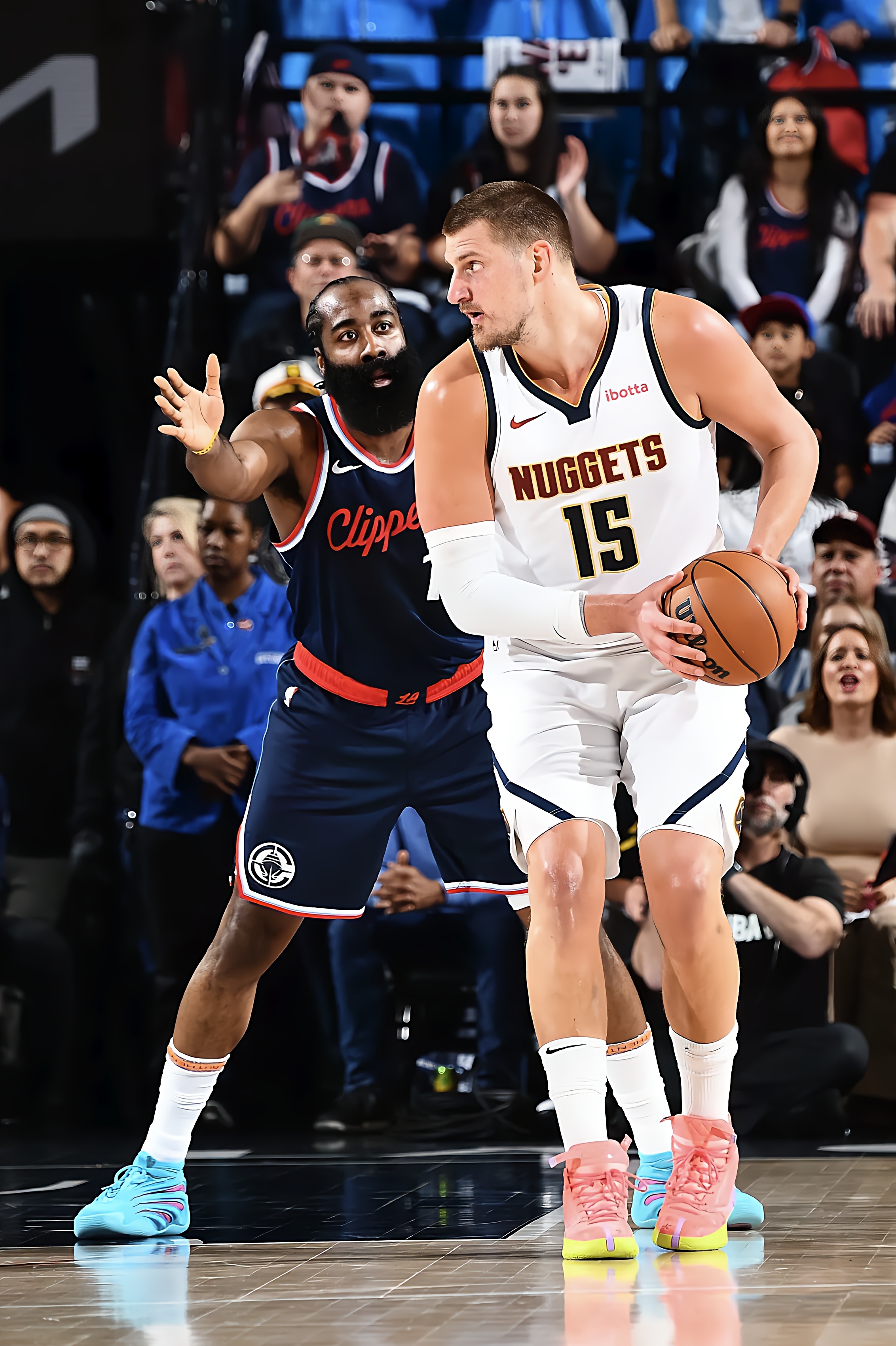 集结日NBA季后赛焦点战，休斯敦火箭豪取连胜，赛场秩序良好，医务组通报恢复的简单介绍